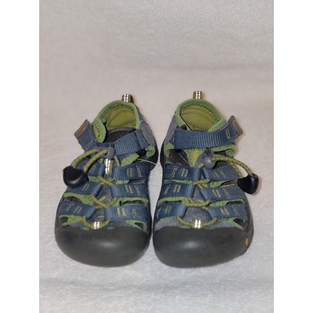 Kids Size 9 Keen Outdoor Durable Hard Toe River/Hiking Sanding